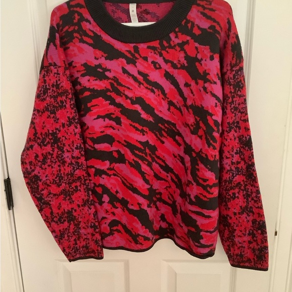 🎉HOST PICK🎉 Lululemon wool blend patterned Camo sweater Sz 14 - Picture 3 of 8